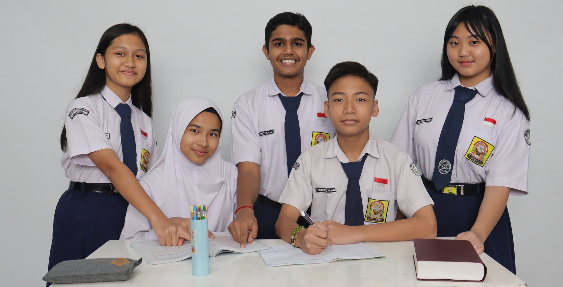 Siswa-siswi Sekolah Menengah Pertama